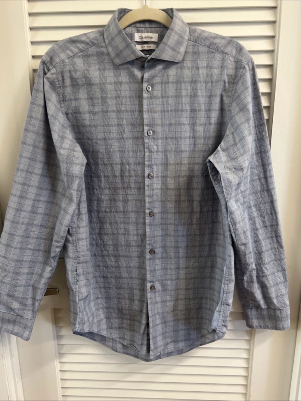 Calvin Klein Men's  Plaid Button-Up Shirt slim fit stretch in a size 15.5 32/33